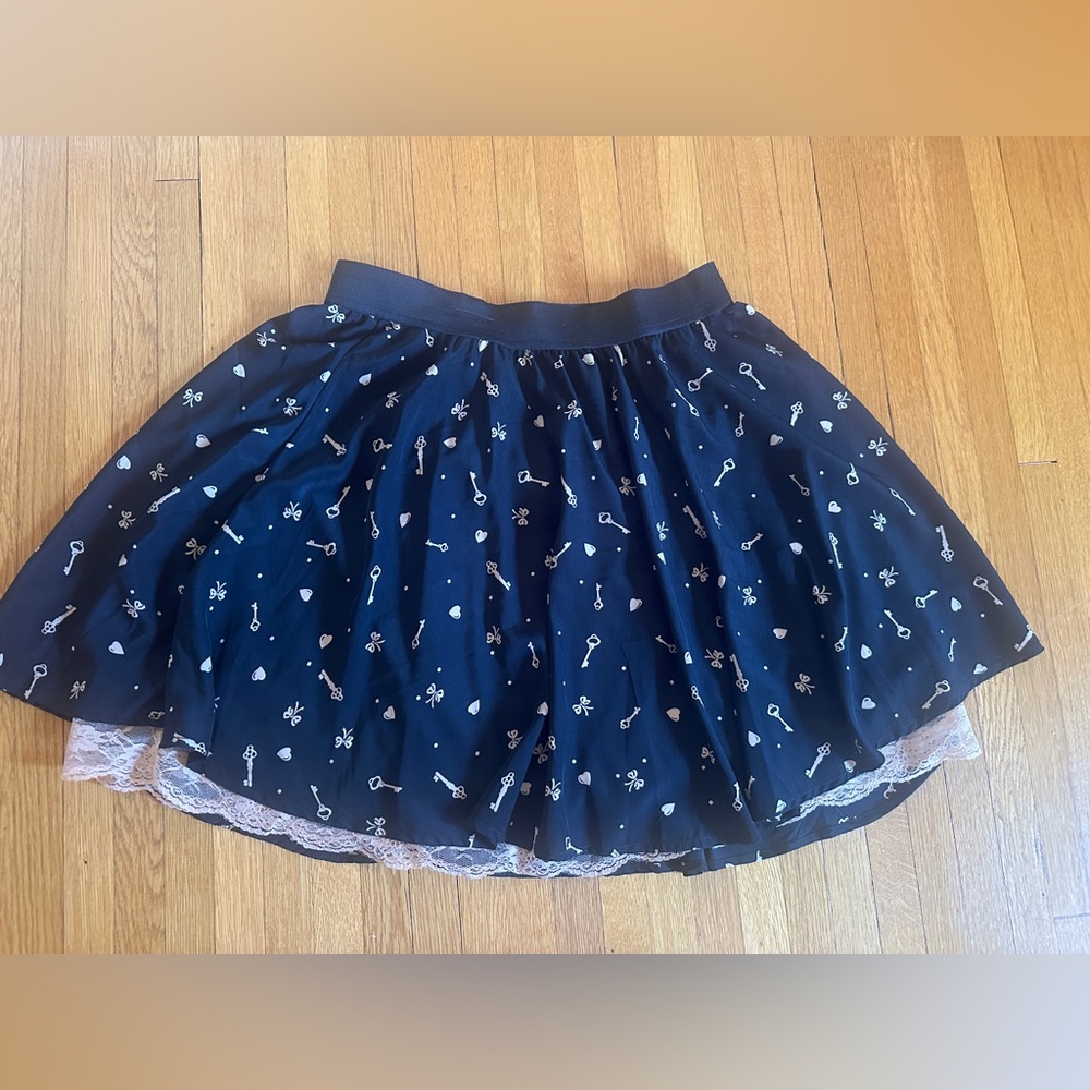 Xhiliration Coquette Black & Beige Charms Skirt with Lace Lining, Size L, NWT